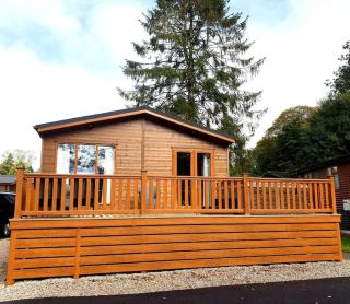 Jaw-Dropping Lodge with Hot Tub on Lake Windermere - Windermere - 5