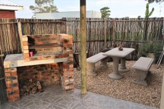 Theescombe Accomodation - Port Elizabeth - 3