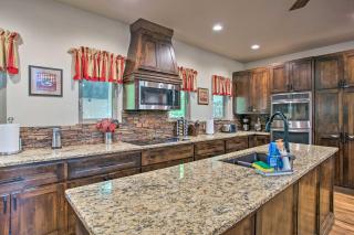 All-Encompassing Family Retreat Near Lake Texoma! - 2
