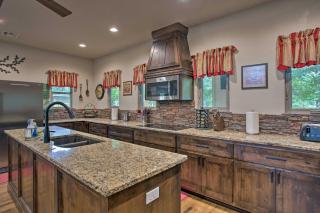 All-Encompassing Family Retreat Near Lake Texoma! - 5