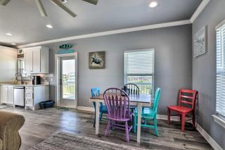 Walk to Shore Crystal Beach Home with Deck and Grill! - Crystal Beach - 5