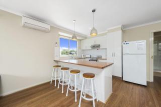Summer Breeze - Apollo Bay - 9