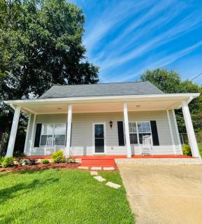 Stylish and Cozy Retreat - Buford - 7