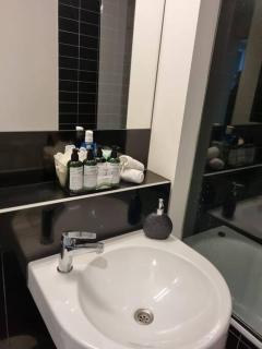 Collins St, Southern Cross, 2 bd, PARKING, FREE WIFI - 8