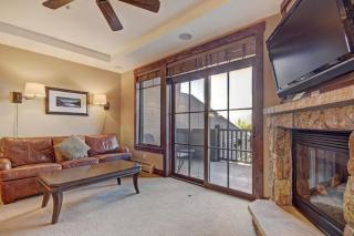 Crystal Peak Lodge 1 Bedroom Ski In, Ski Out Slopeside Condo At The Base Of Peak 7 - 8