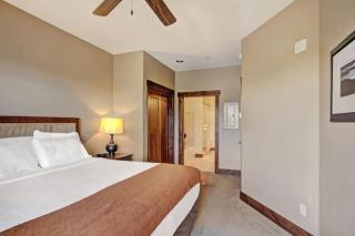 Crystal Peak Lodge 1 Bedroom Ski In, Ski Out Slopeside Condo At The Base Of Peak 7 - 3