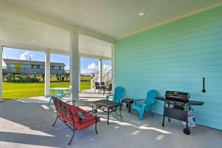 Bright and Breezy Galveston Retreat with Deck! - 0
