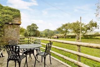 The Oast House - farm stay apartment set within 135 acres - Bromyard - 6