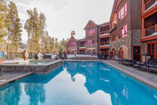 Luxury 3 Bedroom Ski in, Ski Out Mountain Vacation Rental Just Steps from the Snowflake Ski Lift in Breckenridge - Breckenridge - 9