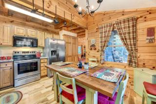Waynesville Cabin with Covered Deck and Fire Pit! - Lake Junaluska - 2