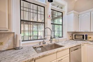 Pet-Friendly Natchez Home Walk to Downtown! - 1