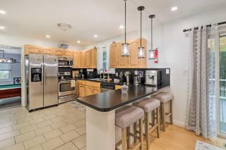 Game Room and Yard Family Paradise in Pocono Summit - 2