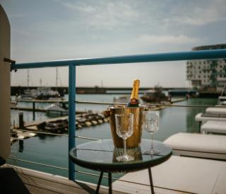 Tiny Floating Home with Marina Views - Brighton & Hove - 5