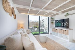 Charming Loft with Spacious Terrace in JVC - Dubai - 5