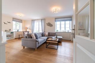 Caras Hus - Midlum - 2