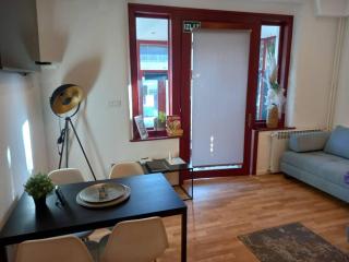 City center, peaceful, with free parking - 1