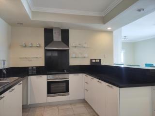 Chic Beachfront Apartment - Private Beach Access - 5