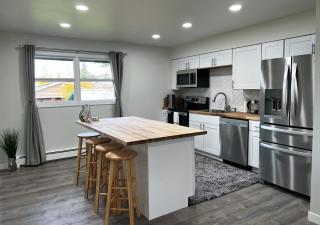 Anchorage midtown apartment- Wyoming 1 - 2