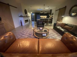 Black Stilt Retreat, STUNNING luxury property - Twizel - 2