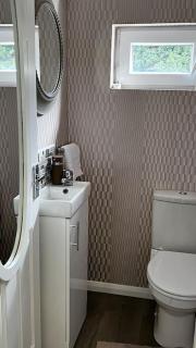 Cheerful 3 bedroom Townhouse with free parking. - 6