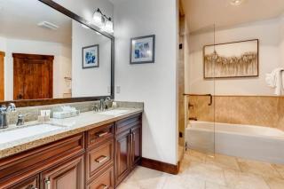 Crystal Peak Lodge 3 Bedroom Ski In, Ski Out Slopeside Condo At The Base Of Peak 7 - 1