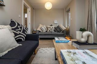 Cosy Home with Snug and Three Bedrooms Message us for Long Stay Prices - Nottingham - 8