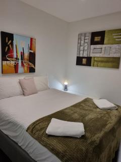 Collins St, Southern Cross, 2 bd, PARKING, FREE WIFI - 5