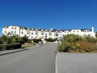 Tudor Apartment (Panoramic Sea Views) - Trearddur - 9