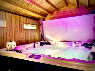 Beautiful Hot Tub Suite in Lytham St Annes - 9