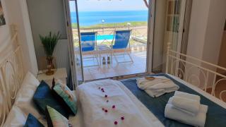 Blue Pastel-cliffside villa, shared pool, wild sandy beach nearby - Potidée - 0