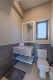 Light-Filled 4-Bedroom Villa in Tawila, El Gouna. Jacuzzi & Lagoon - 9