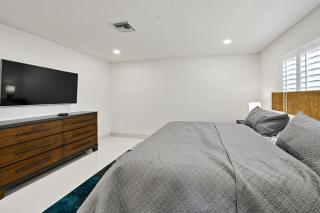 Salt Life Beach Cottage Sleeps 8 Heated Pool - Pompano Beach - 3
