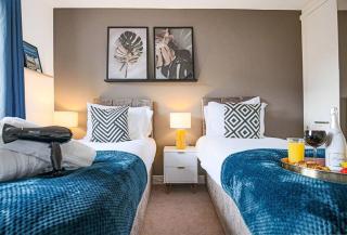 Bewdley House - 5 Bedroom 3.5 Bathroom House - Free Parking, Private Garden, Super-Fast Wifi and Smart TVs by Yoko Property - Milton Keynes - 4
