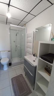 Adorable studio avec entrée indépendante - 2