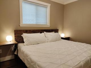 Private Suite w King Bed, Ground Level, Naturally Bright - Vancouver - 4