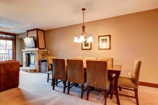 Ski in, Ski out 2 Bedroom Mountain Condo at the Base of Peak 7 with Quick Access to Historic Downtown Breckenridge - Breckenridge - 4