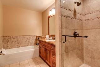 Ski in, Ski out 2 Bedroom Mountain Condo at the Base of Peak 7 with Quick Access to Historic Downtown Breckenridge - Breckenridge - 1