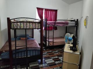 The Red Hut Inn - Belize City - 7