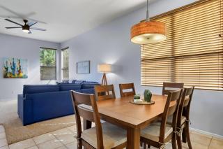 Amazing backyard, private pool, pool table, 5 beds - 7