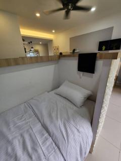 Studio with swimming pool access from the patio at Palazio Mount Austin IKEA AEON by GDRAGON HomeStay - 8