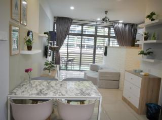 Studio with swimming pool access from the patio at Palazio Mount Austin IKEA AEON by GDRAGON HomeStay - 4
