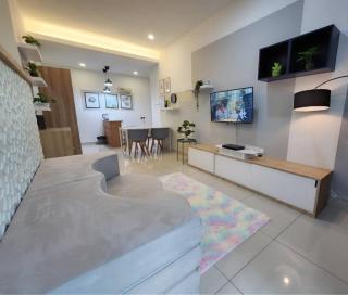 Studio with swimming pool access from the patio at Palazio Mount Austin IKEA AEON by GDRAGON HomeStay - 0