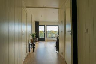 Two bedroom apartment, top floor, stunning views - 8