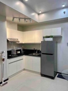 The Radiance Manila Bay - Modern 1-Bedroom Condo with View - 4