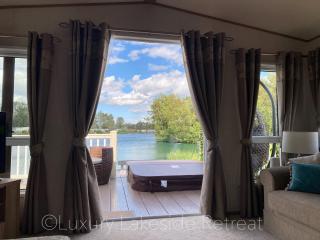 Lakeside Retreat With Hot Tub & Fishing Peg at Tattershall Lakes Country Park - 0