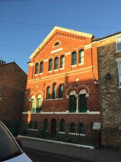 converted chapel filey floor to ceiling arch window - Filey - 0