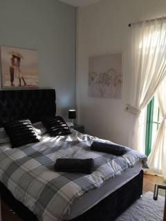 converted chapel filey floor to ceiling arch window - Filey - 4