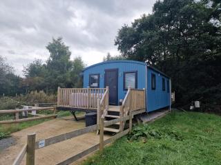 Glamping Hut - Sleeps up to 4 Hot Tub & Parking - 3