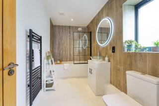 Honeysuckle - 1 Bedroom Luxury Apartment by Mint Stays - 7