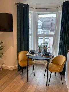 Alto - Lovely 2 Bedroom Serviced Apartment Bristol by Mint Stays - Bristol - 3